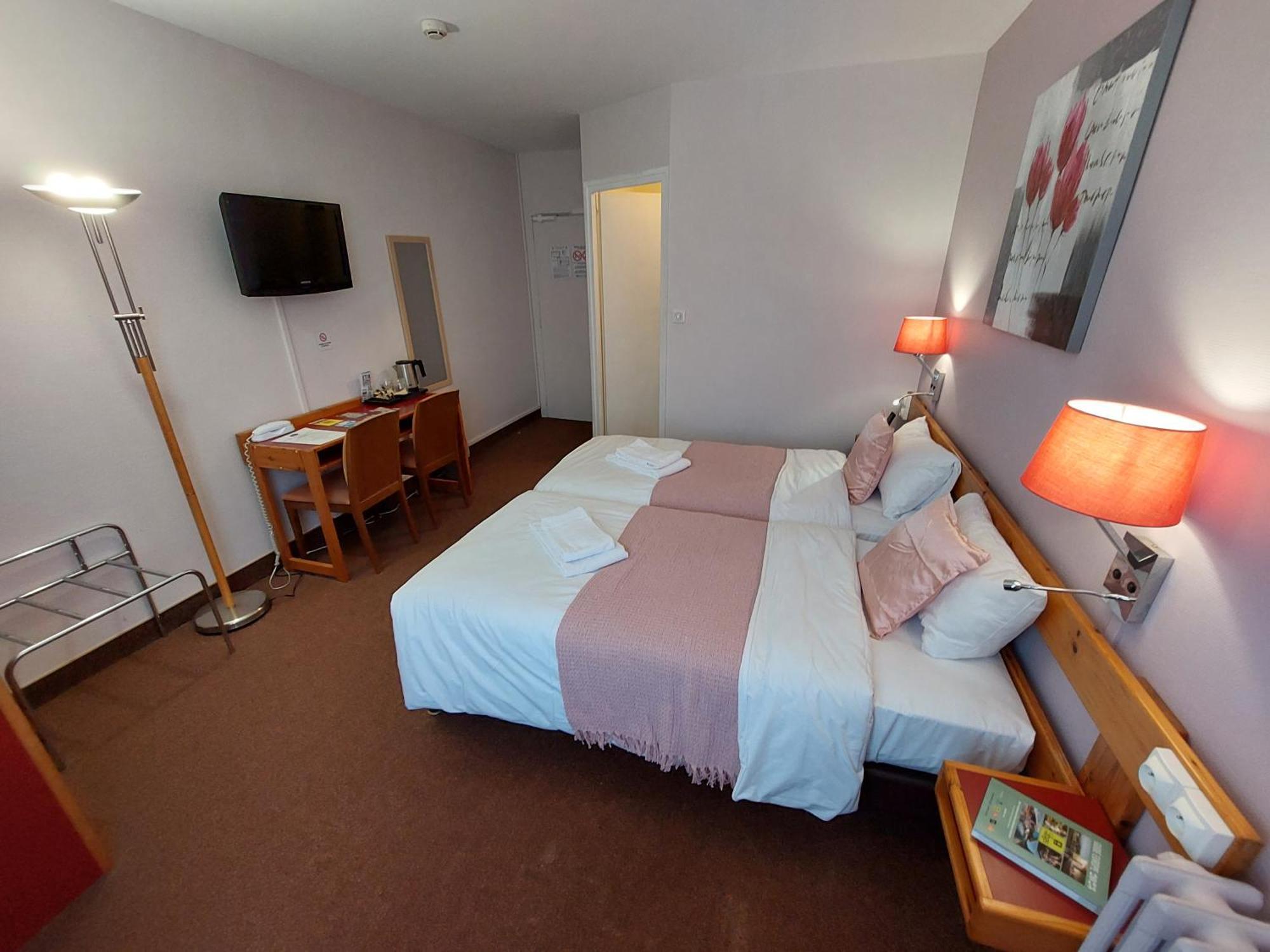 Le 120 - Groupe Logis Hotels - Ex Auberge La Terrasse La Châtaigneraie エクステリア 写真