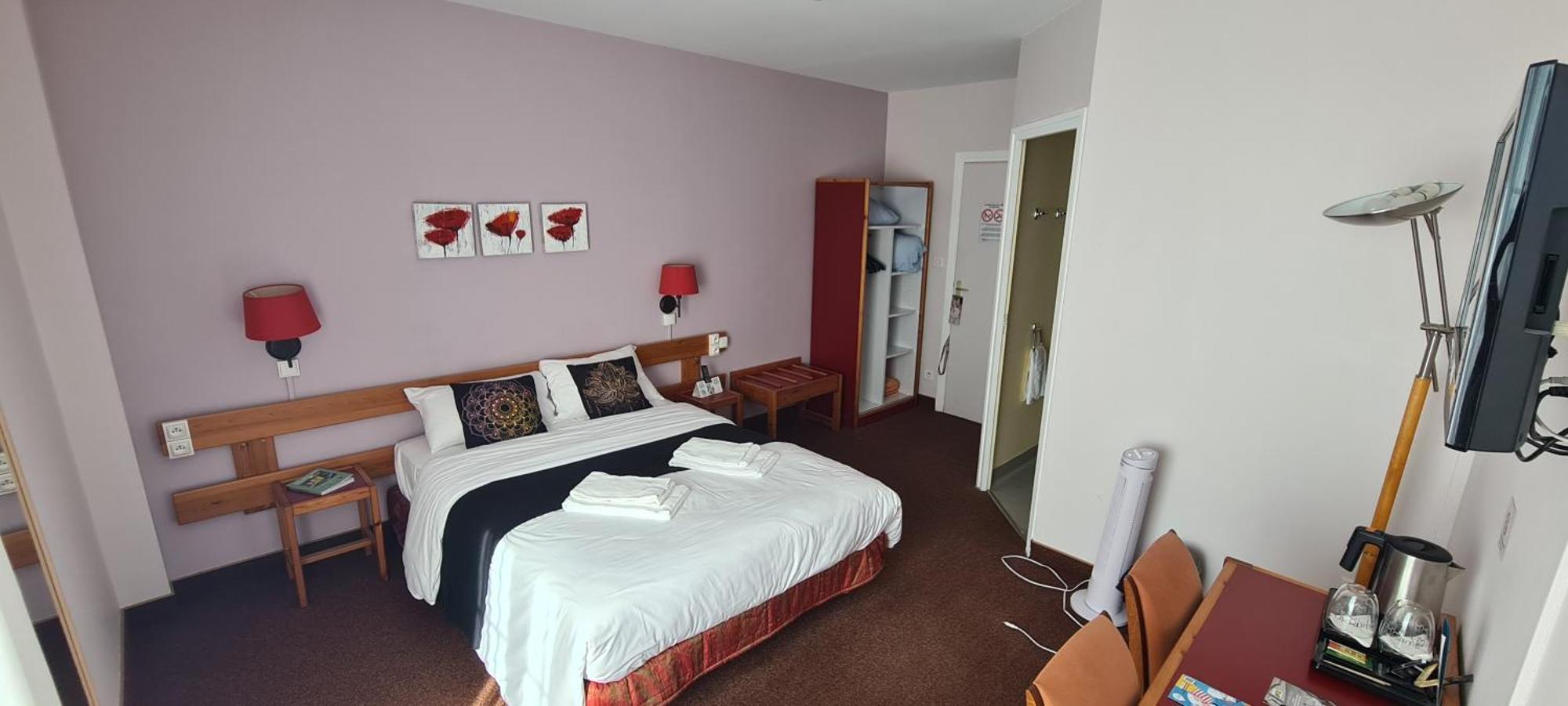 Le 120 - Groupe Logis Hotels - Ex Auberge La Terrasse La Châtaigneraie エクステリア 写真