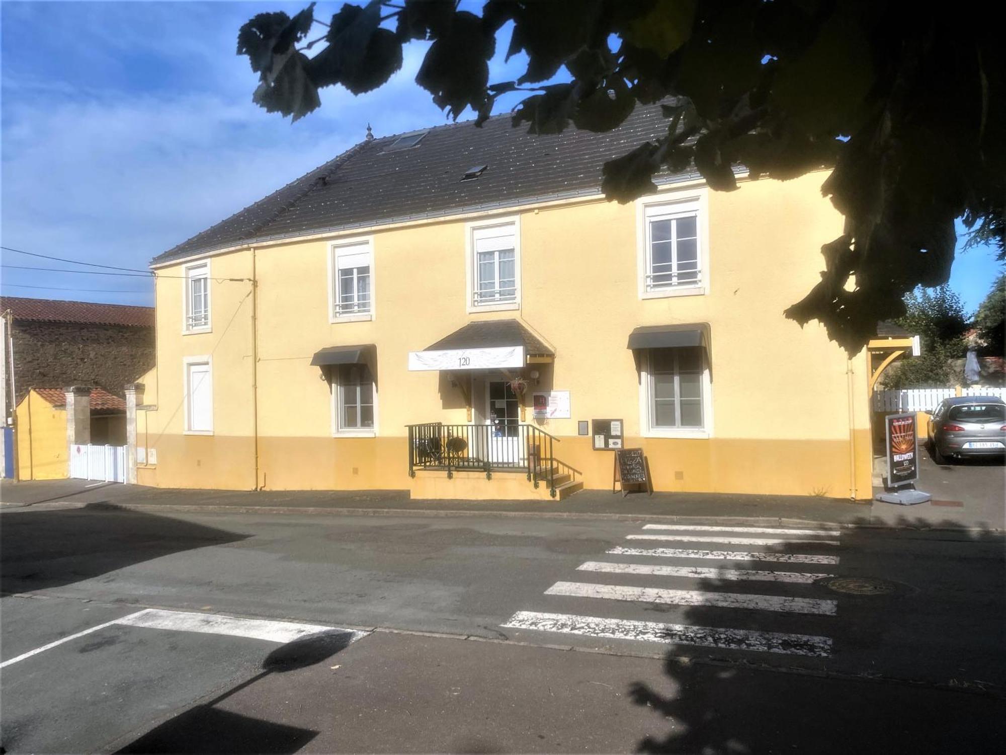 Le 120 - Groupe Logis Hotels - Ex Auberge La Terrasse La Châtaigneraie エクステリア 写真